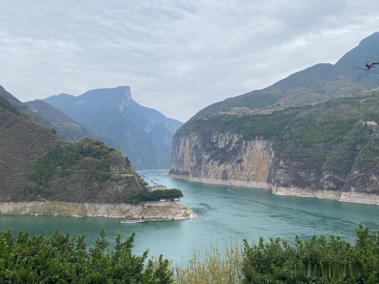 雨到江南两岸青