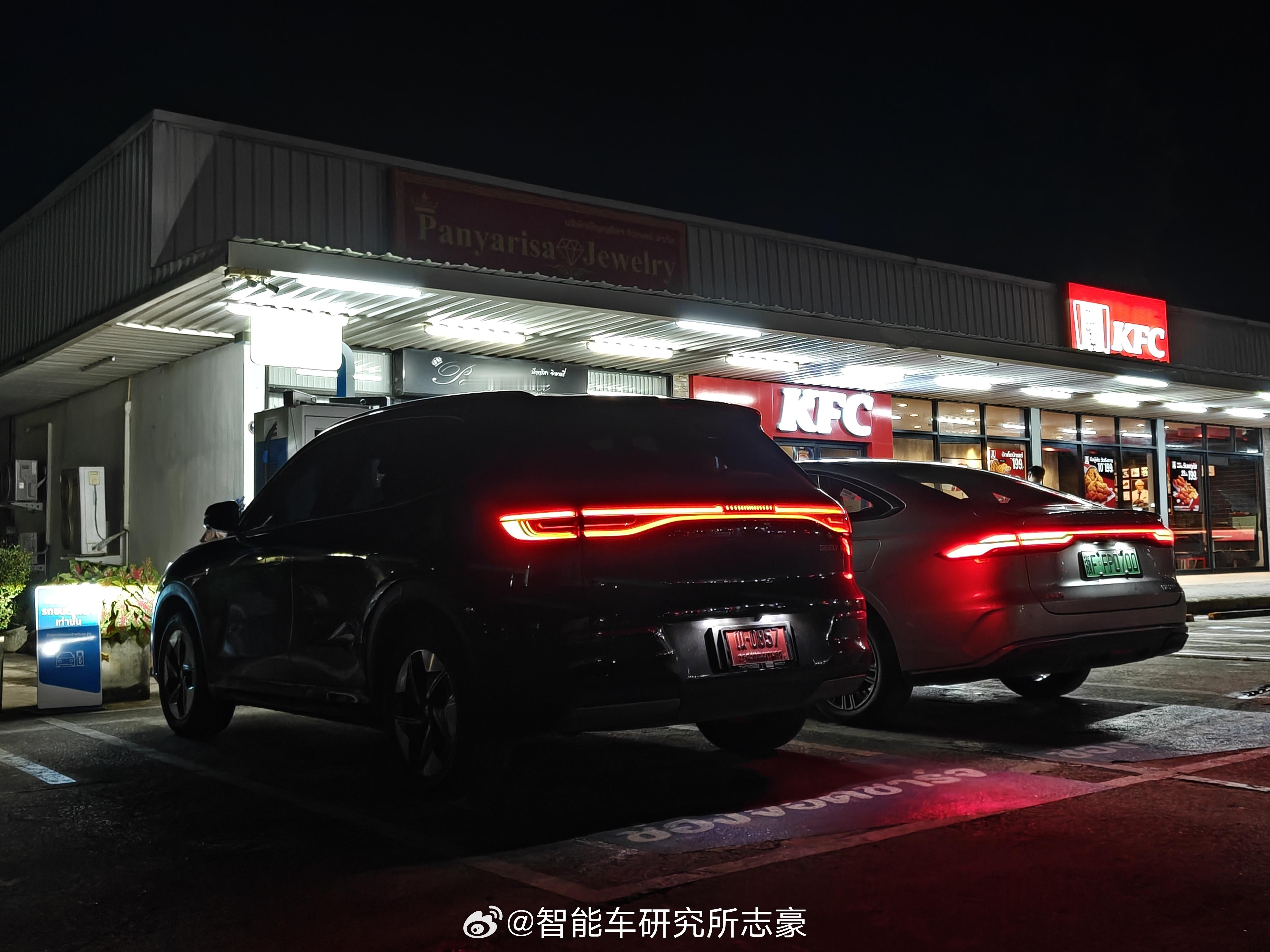 缘分妙不可言。因为赶路太晚，到清莱已经没东西吃了，绕路回高速服务区吃肯德基。结果