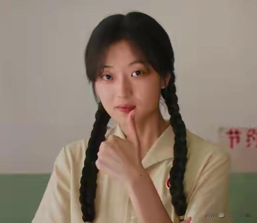 不好意思，二三十年没追剧了，居然开始追剧了。

更不好意思的是，都一大把年纪了，