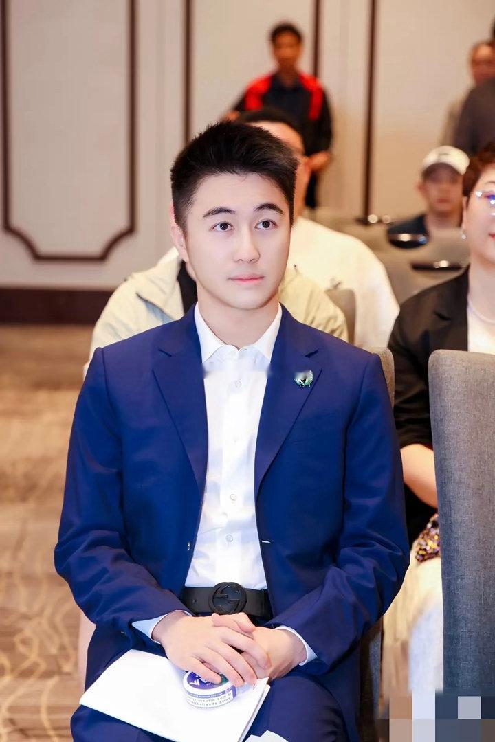 果然贫穷限制了我的想象，本以为何猷君儿子幼儿园一年10万学费，够贵了，可谁想到这
