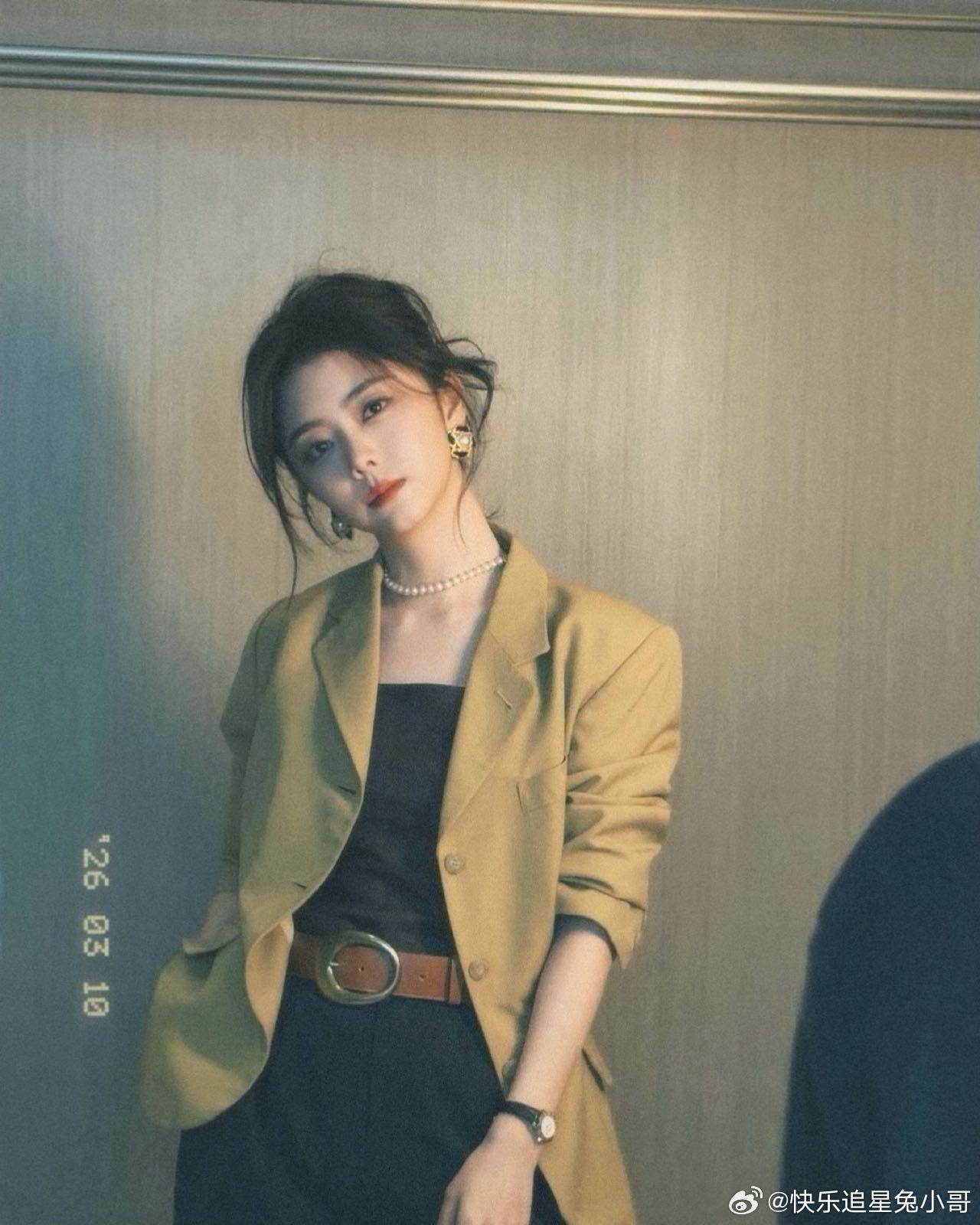 谭松韵谭松韵直播 直播名场面来袭！网友创意爆棚给三姐妹起各种名字，创业底稿交流会