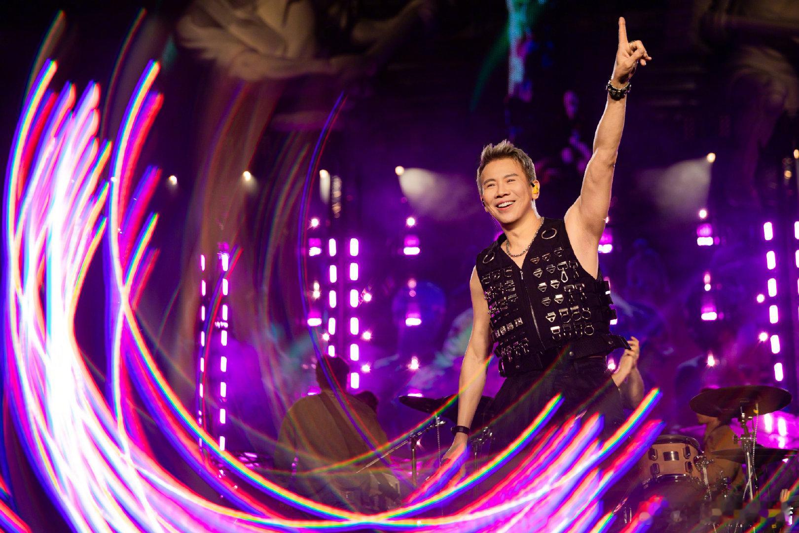 陶喆演唱会都热到发光了陶喆SoulPowerII迈入最后一个十场陶喆演唱会热度满