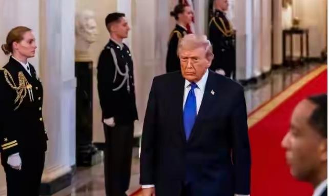 特朗普改口不出兵，中情局献上新计策，让库尔德人给美国当炮灰