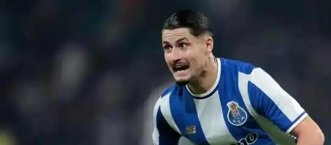 再摆大巴，你就赢了
 
穆里尼奥把主力全撤了。联赛输得难看，球迷骂声一片。两天后