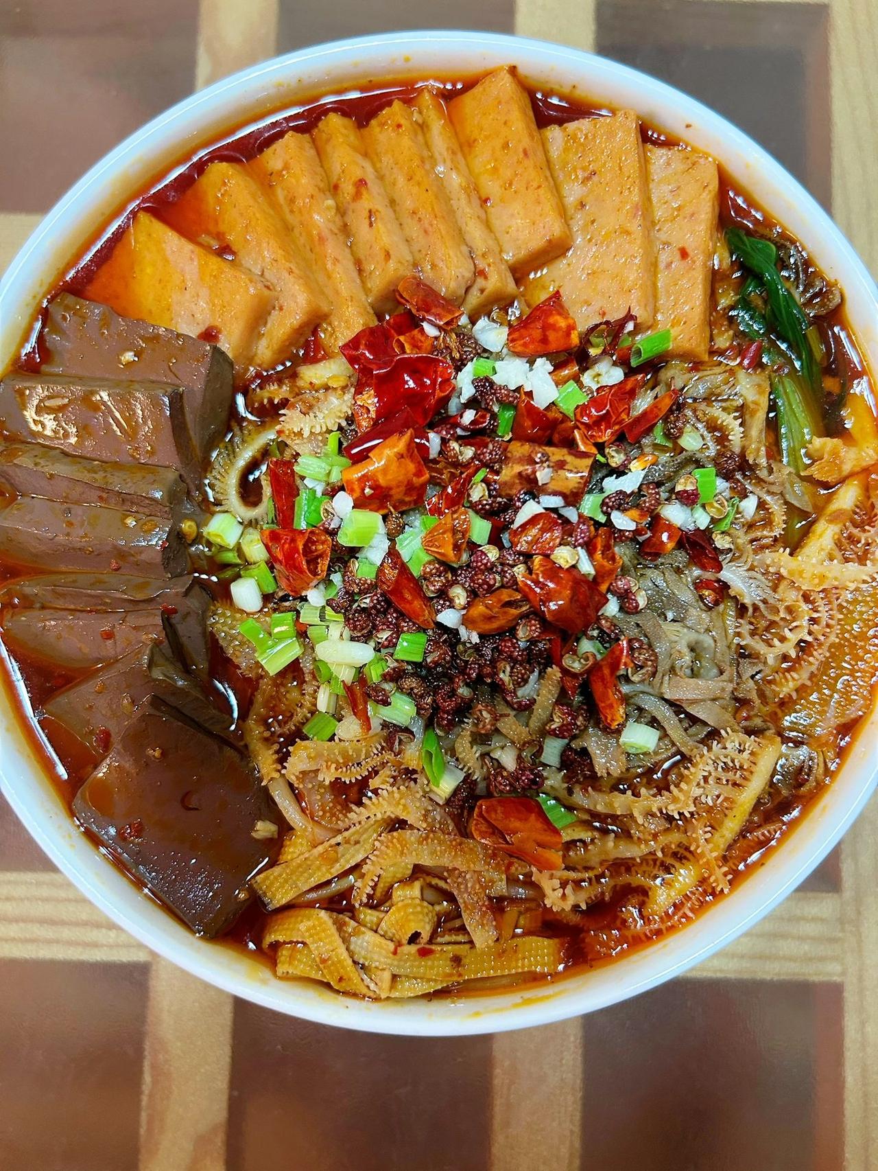 家庭版毛血旺麻辣鲜香巨下饭
今天给大家分享这道～简单好吃又下饭的毛血旺，夏天没胃