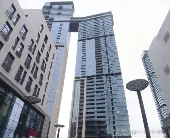 深业上城商务公寓6.8万遭拍卖……

深业上城位于福田华富街道办，位置极佳，处于