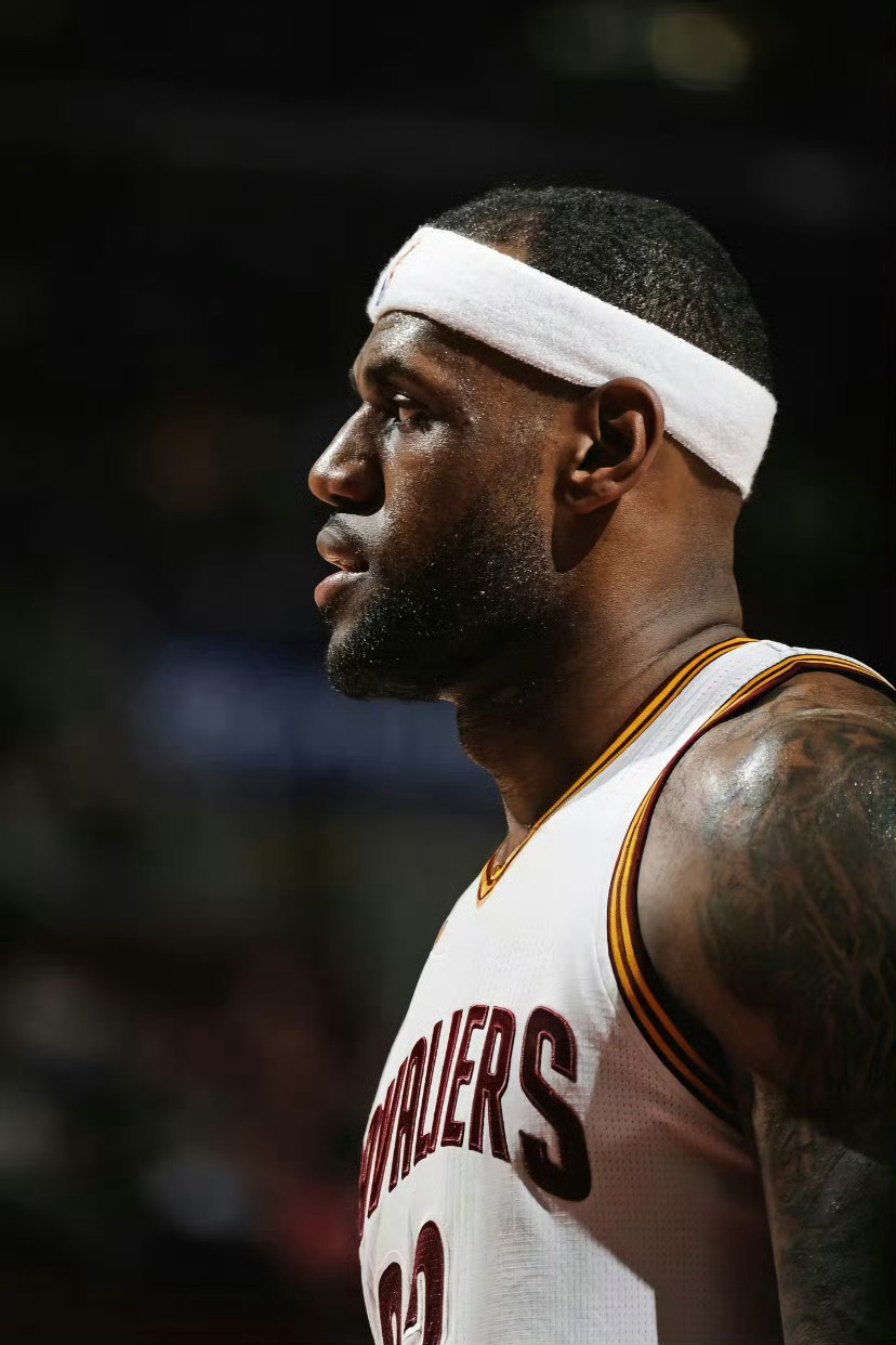 骑士詹姆斯nba 老照片回顾这个角度看詹姆斯的肩部肌肉