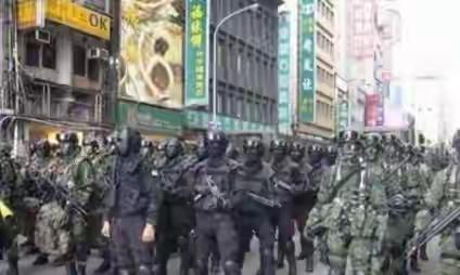 别被30万兵力骗了！台海真正的战力真相，远比数字现实
 
很多人纠结台海局势时，