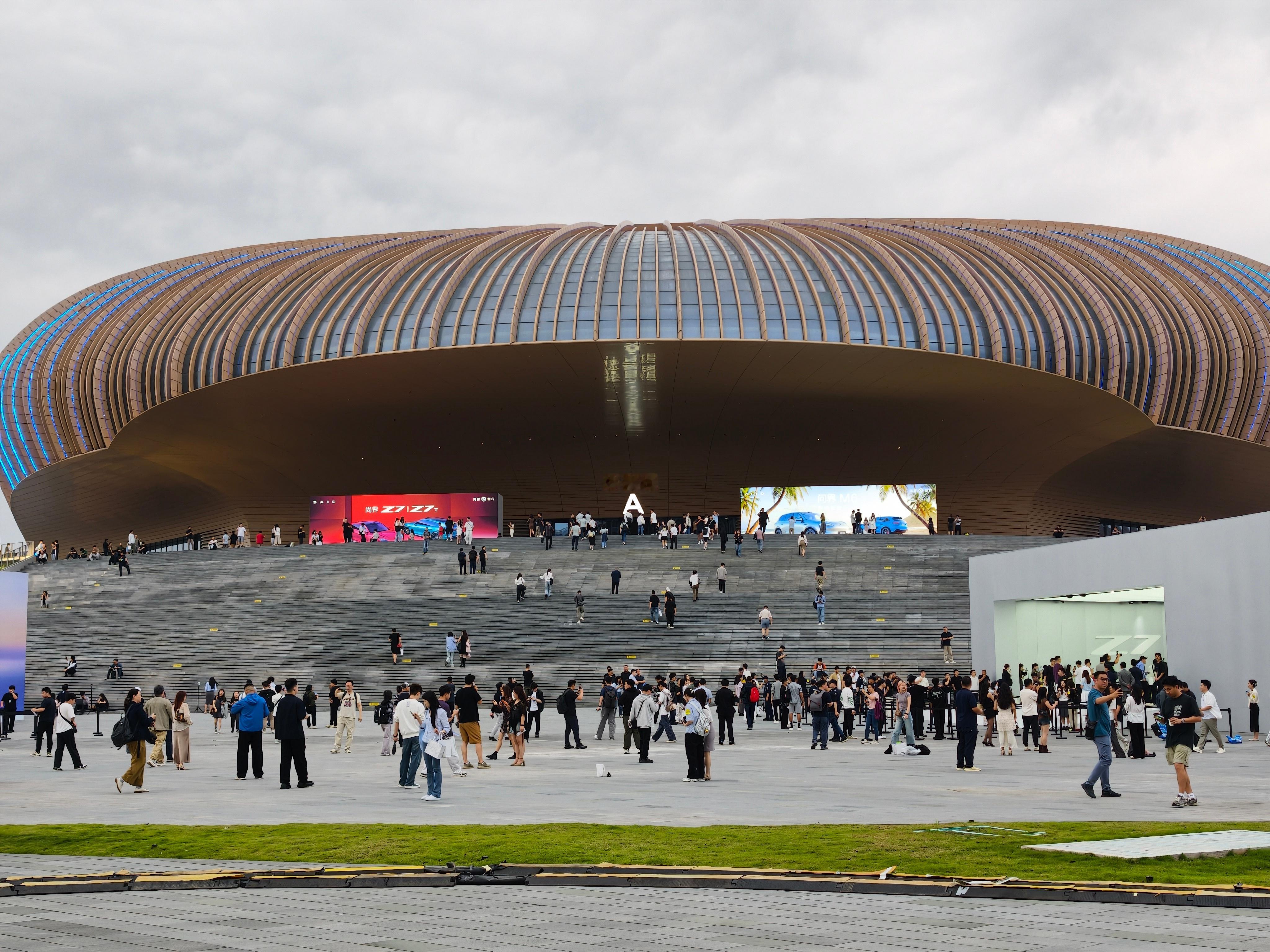 来鸿蒙智行春季新品发布会啦来看看这次的尚界Z7&Z7T 广州·大湾区体育馆