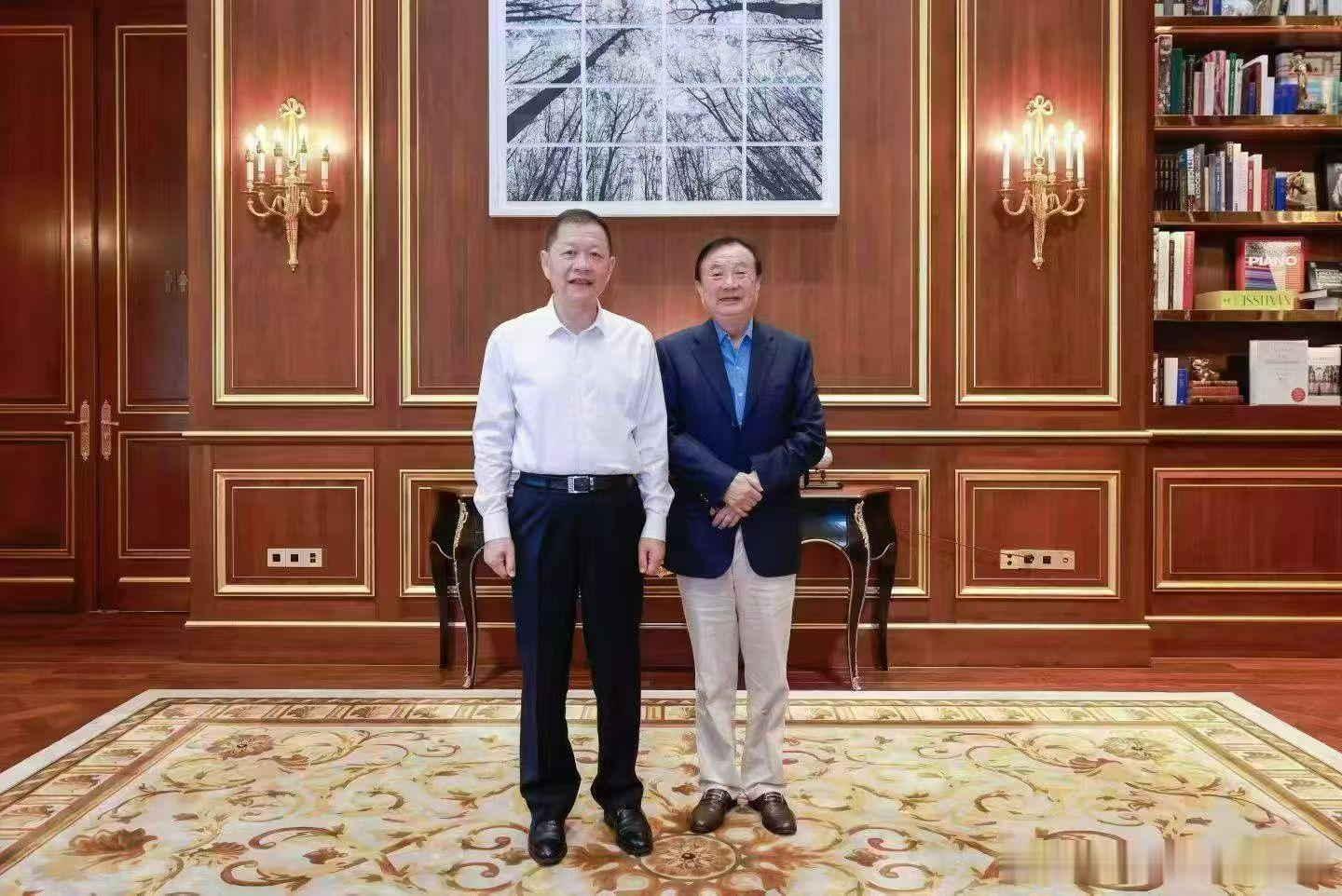五载向上，岚图秉承中式美学，演绎现代豪华新境，以新时代旗舰，全新定义豪华标准。「