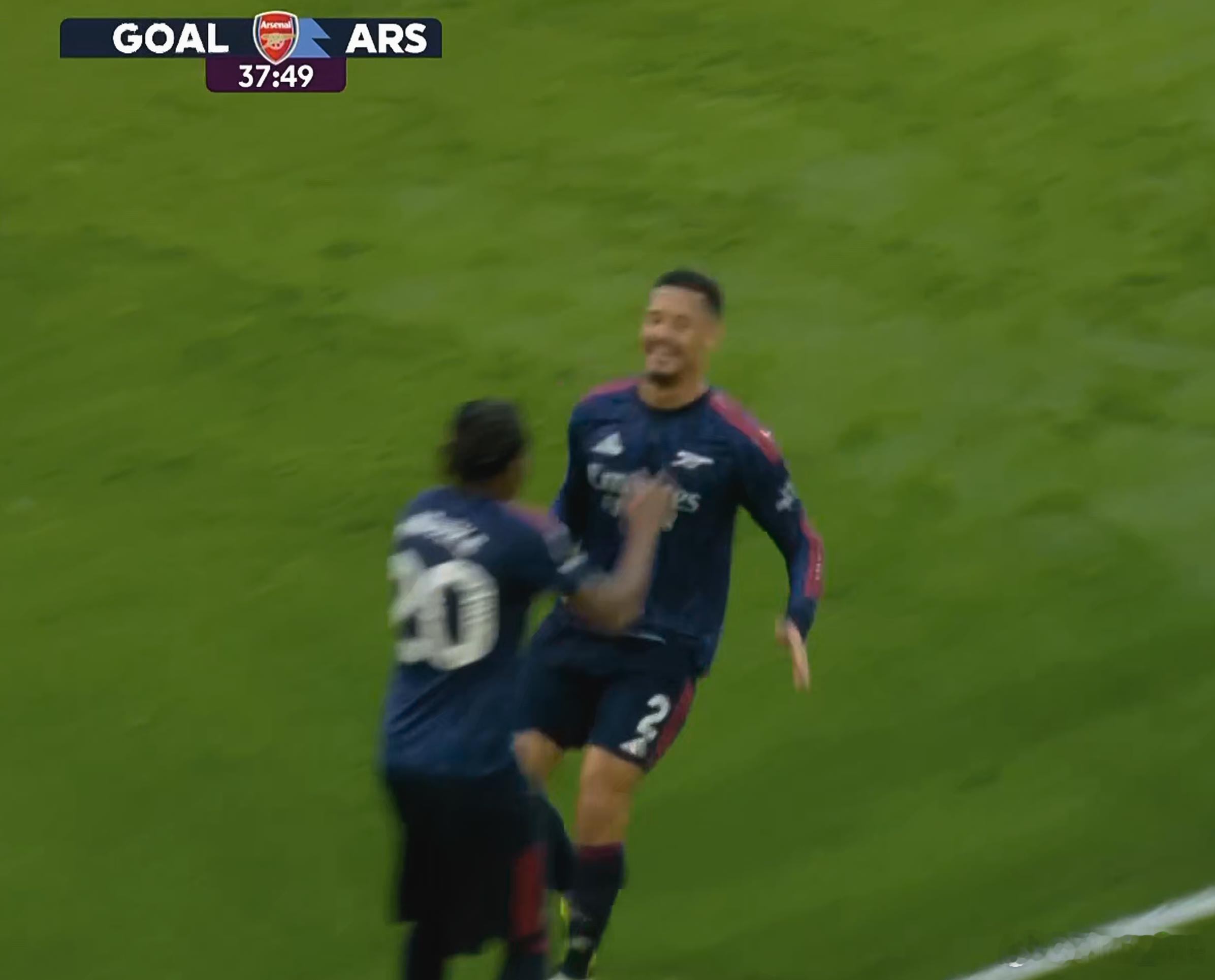 棍哥角球制造乌龙 