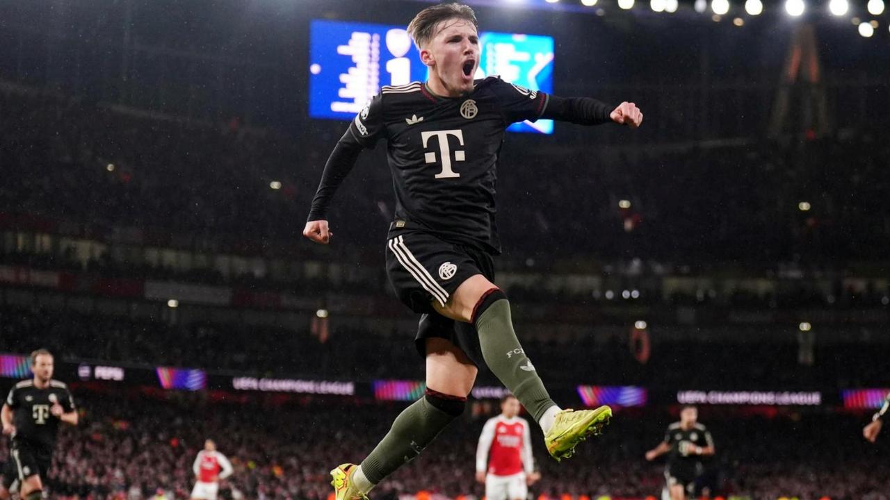 拜仁体育总监埃贝尔对于卡尔关于皇马的言论表示：17岁的孩子犯错是允许的。
卡尔会