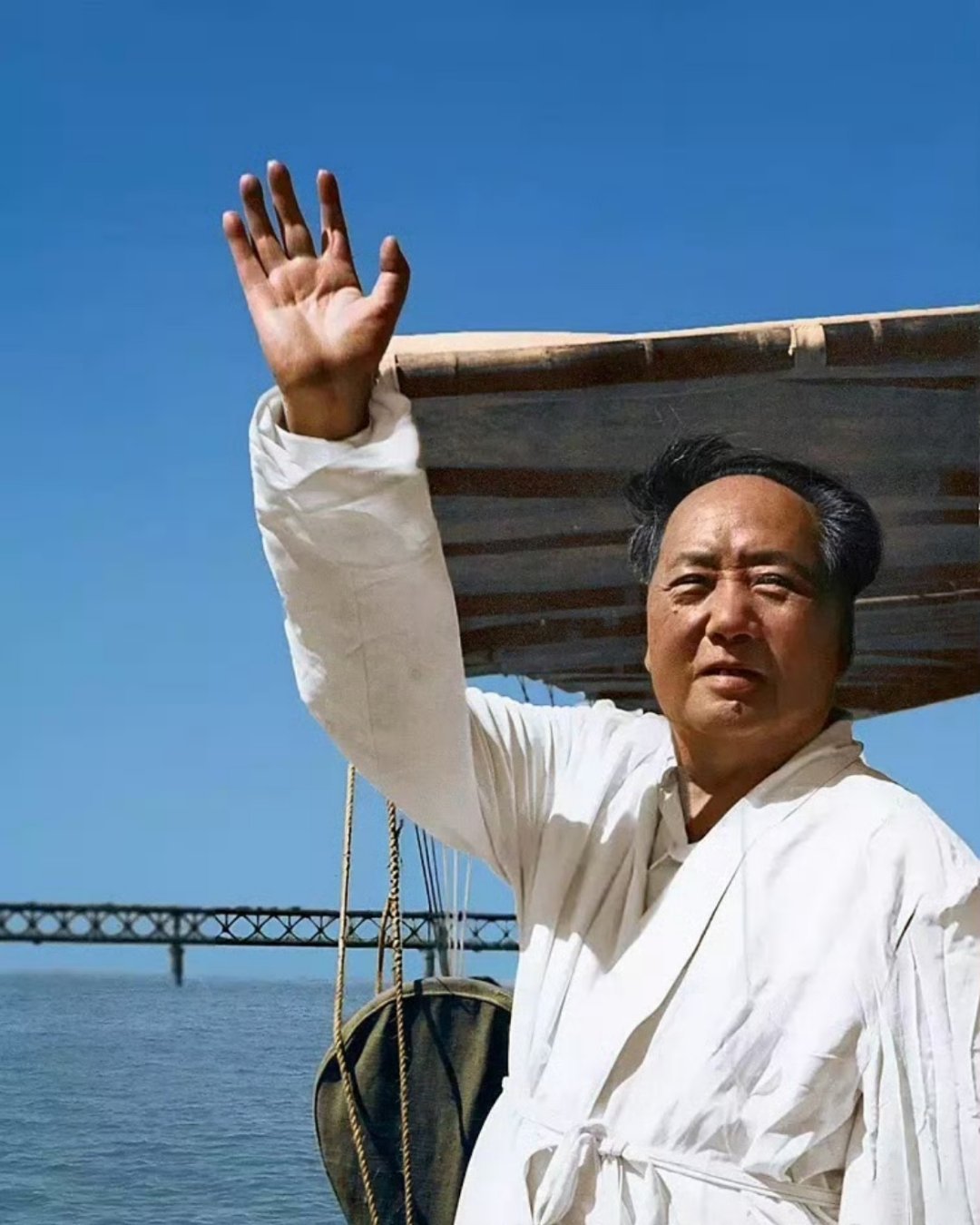 73岁的教员武汉畅游长江 ​ ​​​