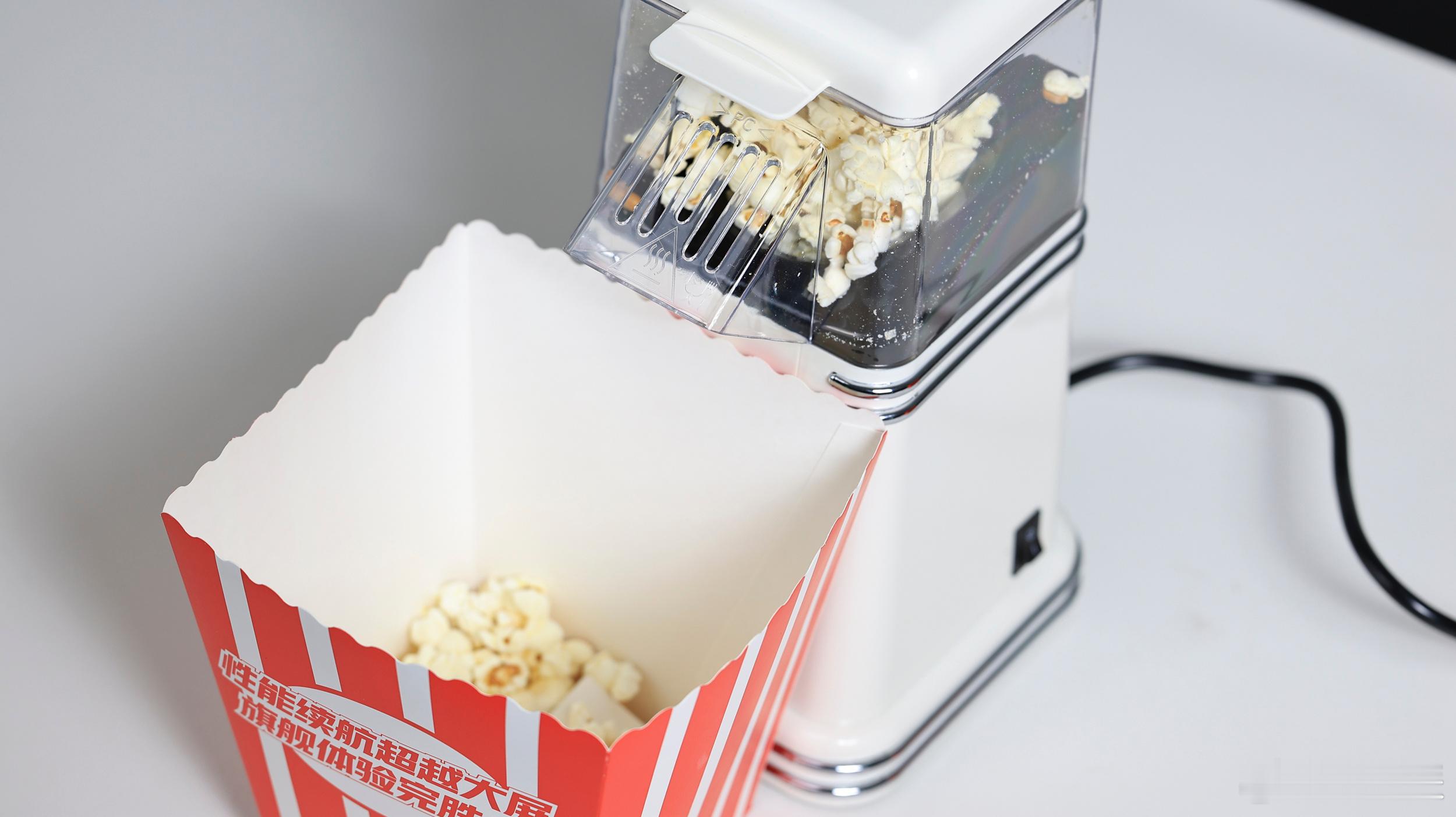 收到小屏大魔王一加 15T的发布会邀请函了，里面的东西依旧很实用，居然是一台爆米