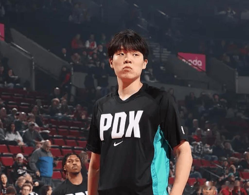 其实媒体对小杨这个孩子的评价真的很有趣！

咱们的媒体对于他真的有太多的苛责！！