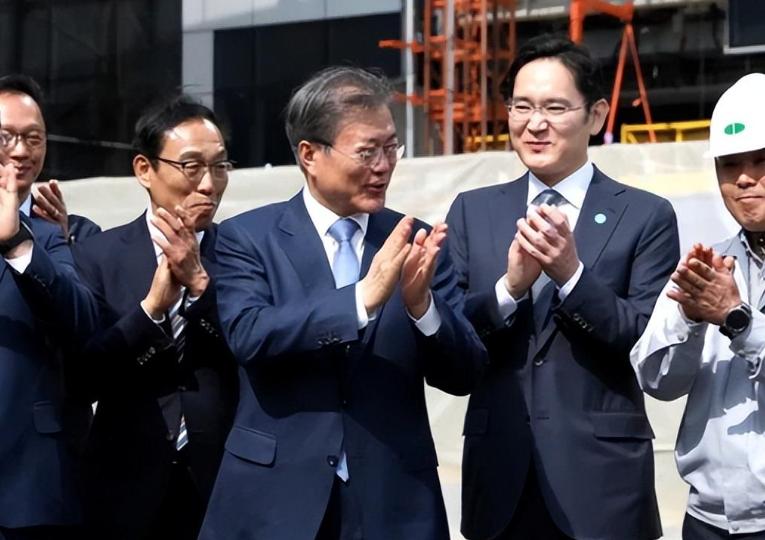 从一片战争废墟只用几十年逆袭成发达国家，韩国凭什么？韩国经济，成也财阀，败也财阀