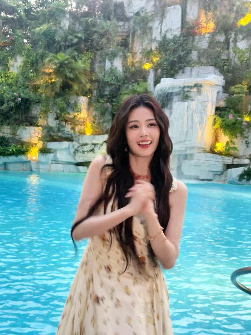 提前感受夏天的白鹿 