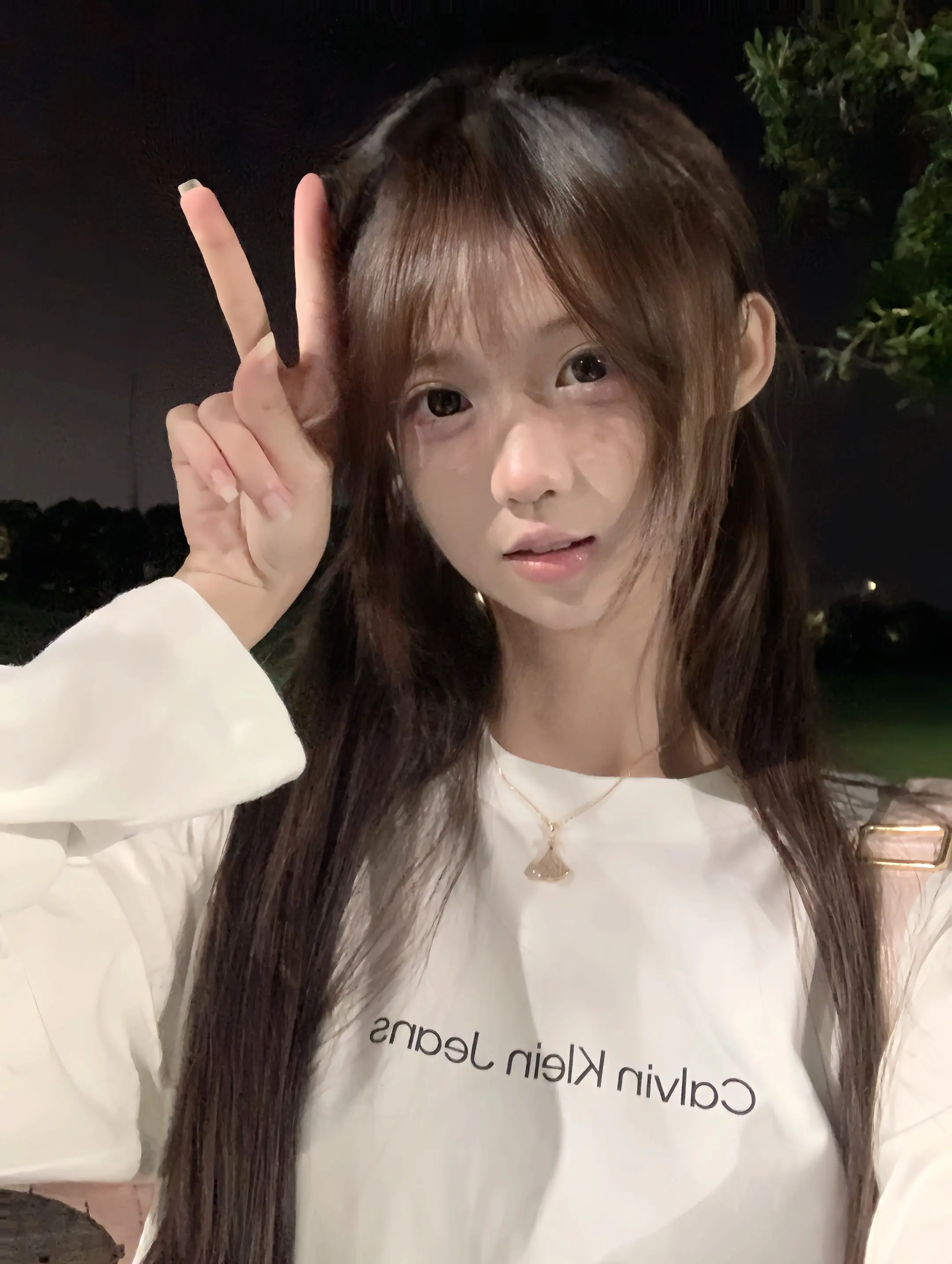 我还是那个小女孩 大彻大悟的每一次都是我踩在天真的心尖上明白的
