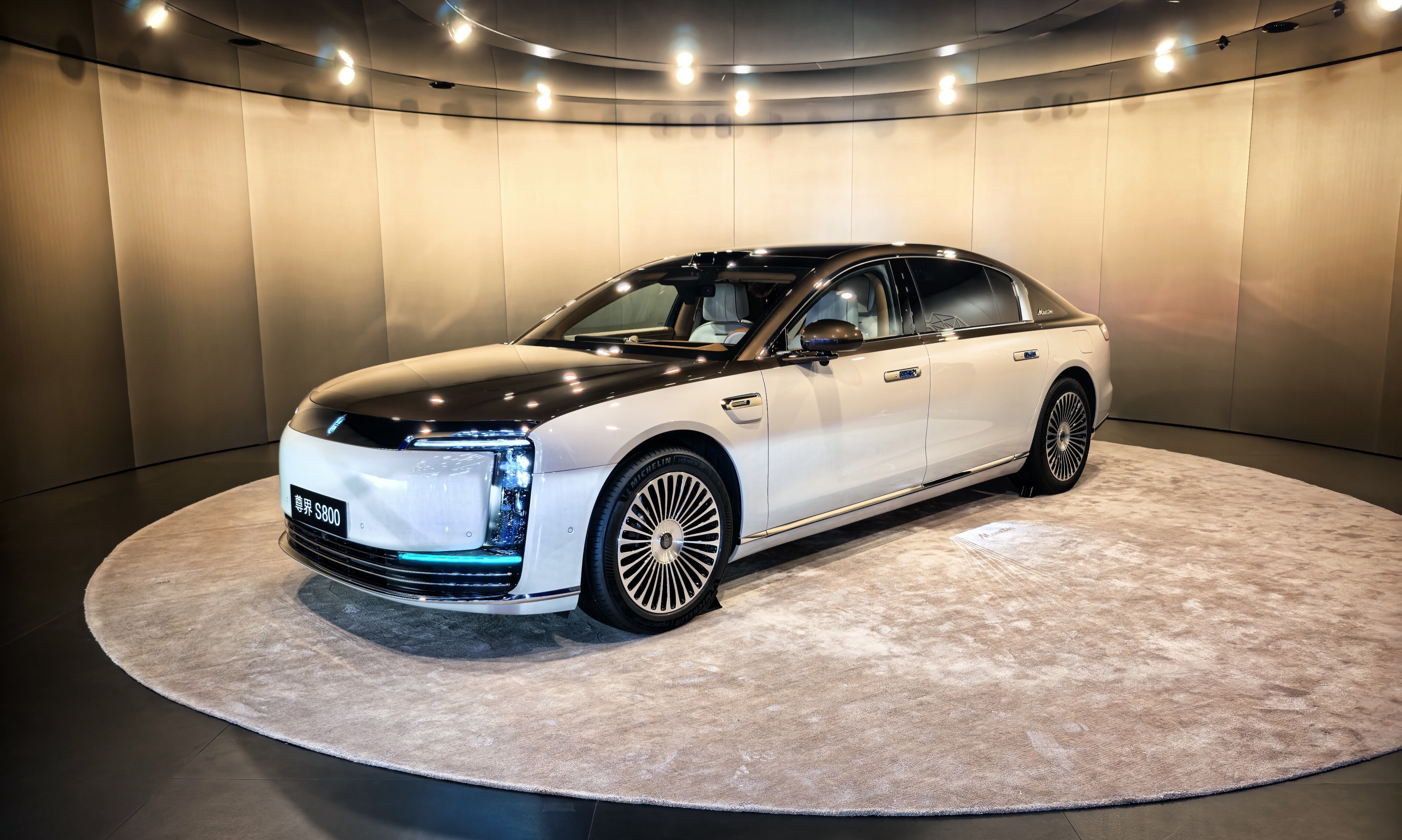 这个双拼配色的尊界S800最尊。 