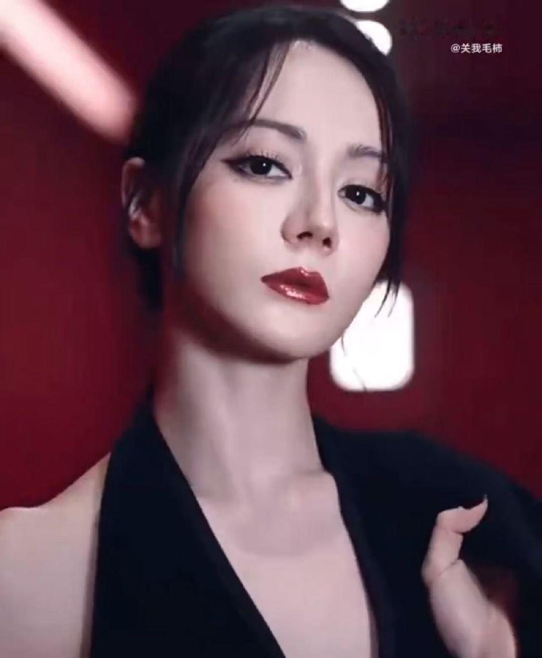 迪丽热巴Dior快闪迪丽热巴迪奥快闪燥候我们小热巴[爱你] ​ ​​​