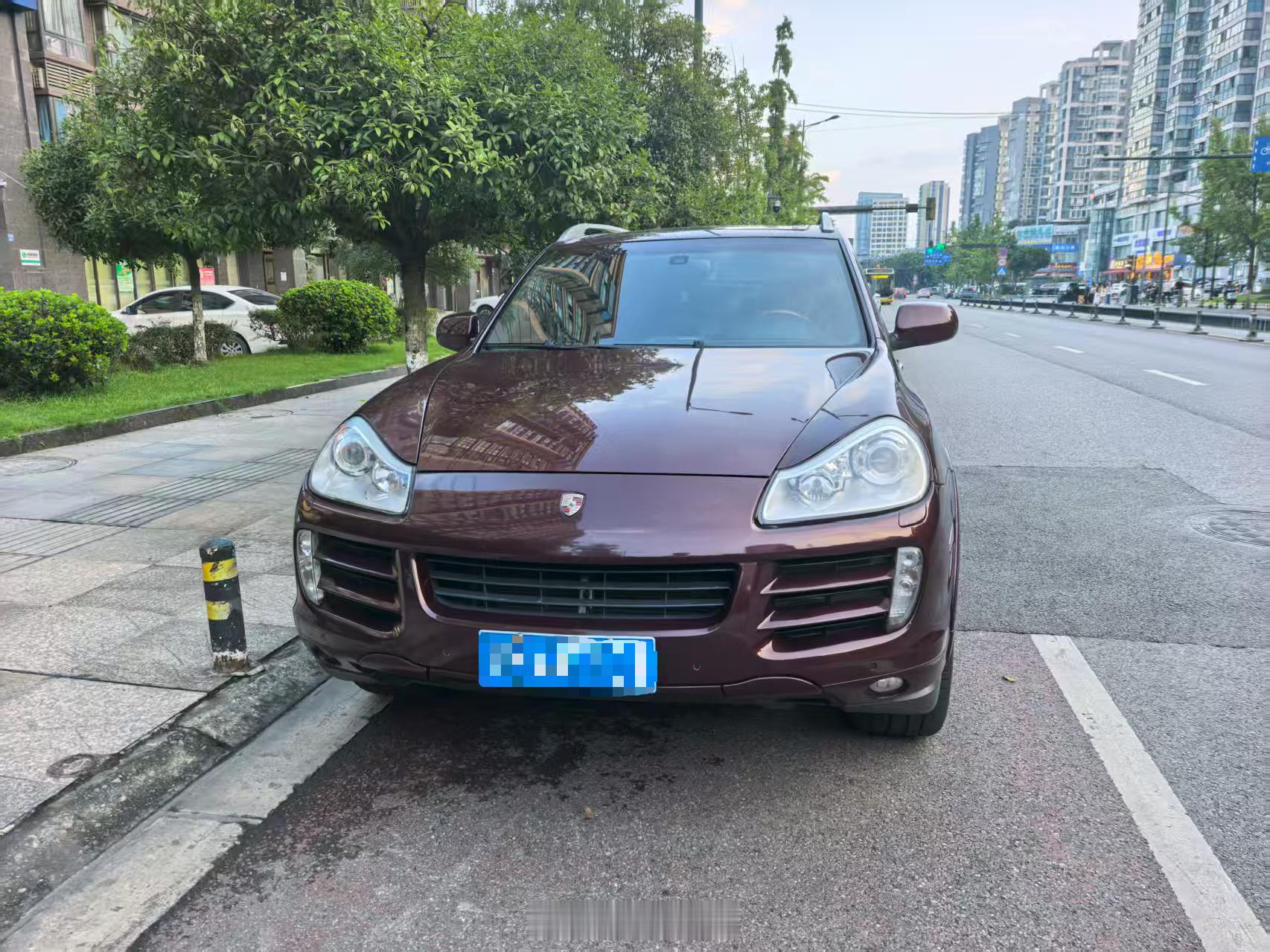 丑爆了，幸亏它叫保时捷。不然，就卖五六万的料了 ​​​