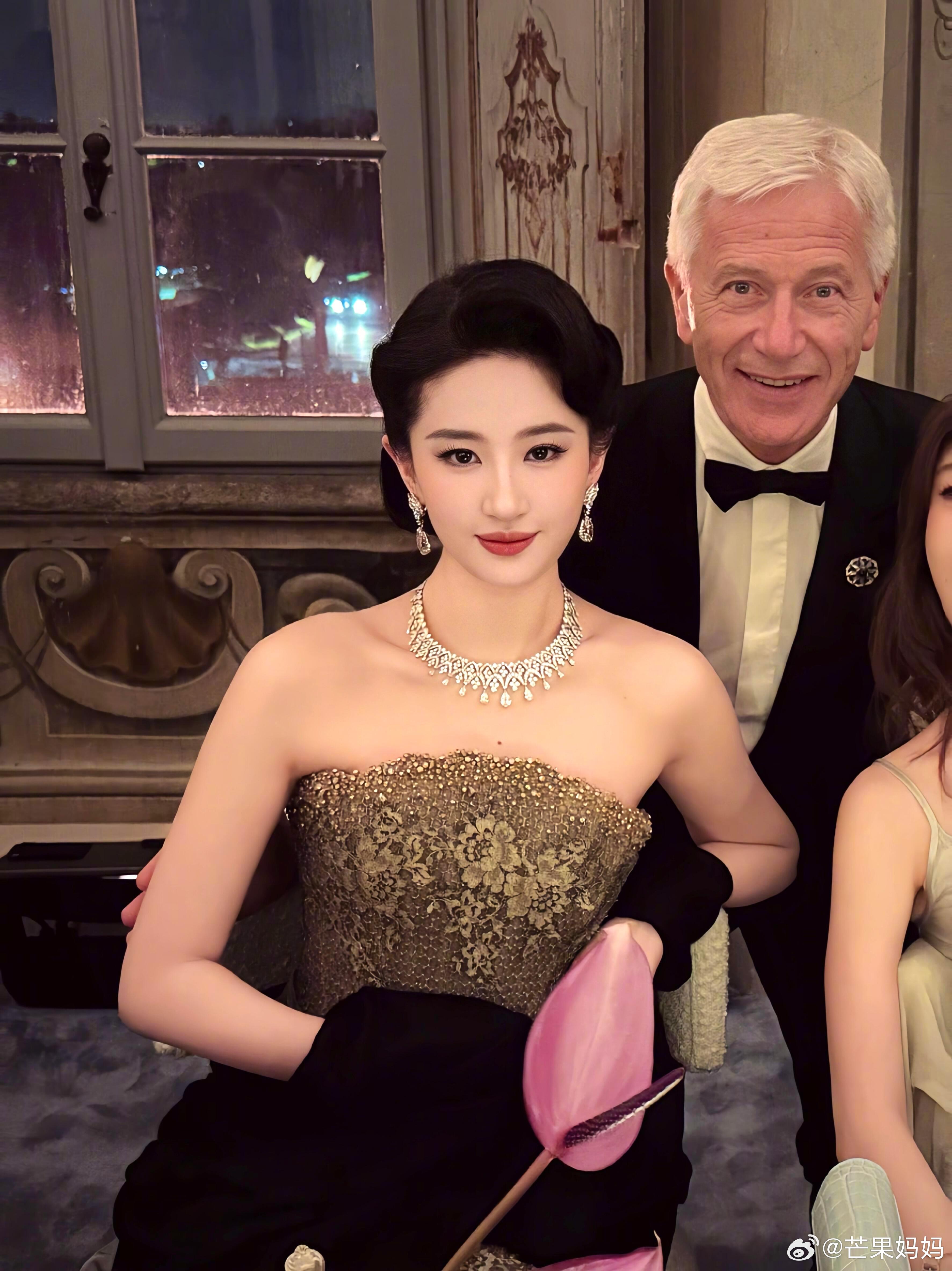 刘亦菲这张图完全是我心目中人间富贵花的样子 