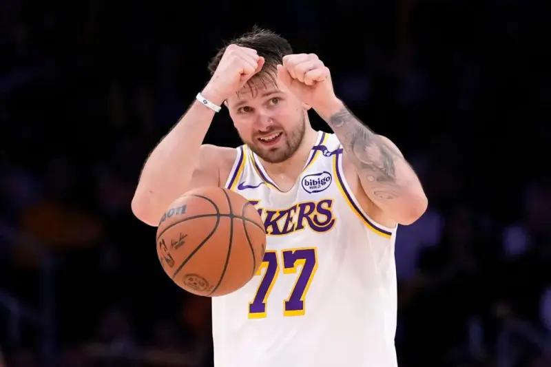 全联盟第一！东契奇今年球衣销量登顶NBA 打破詹库长达11年的统治！
库里第二，