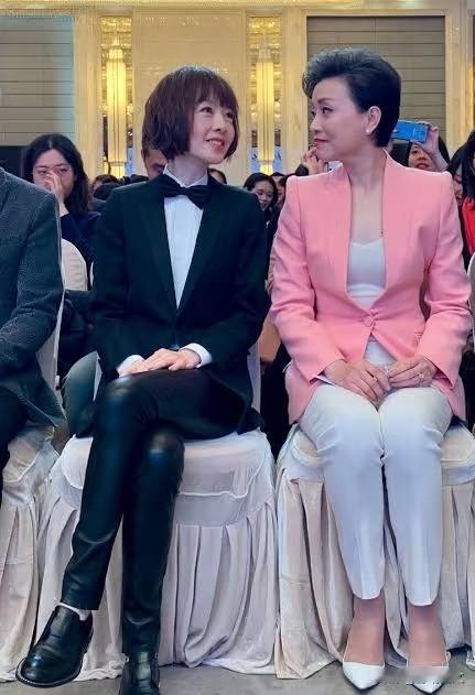 两位杰出的女性
您认为谁更强？
请不要人身攻击，可以善意表达您的观点。

说真话