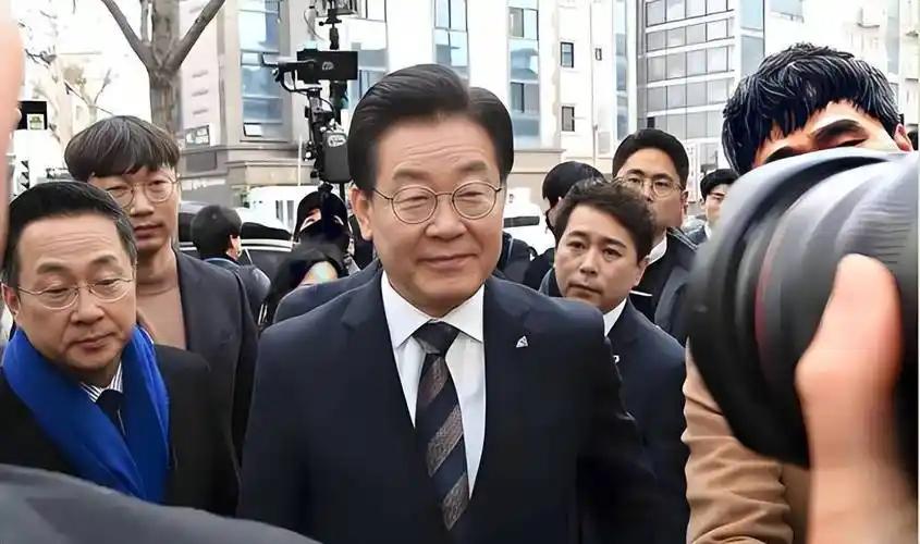 “青瓦台魔咒”又开始应验了？李在明搬回去才一个来月，接连两件事把韩国舆论点着了。
