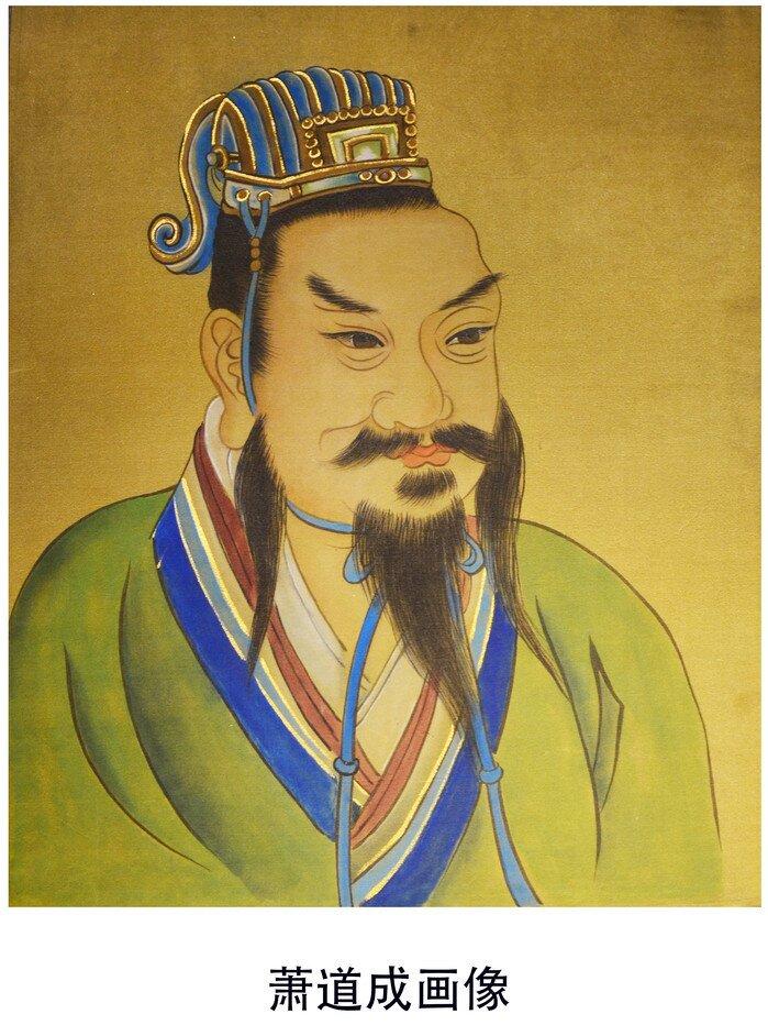 477年的一天，大臣萧道成正袒腹酣睡，15 岁的皇帝刘昱破门而入，在瞥见萧道成隆