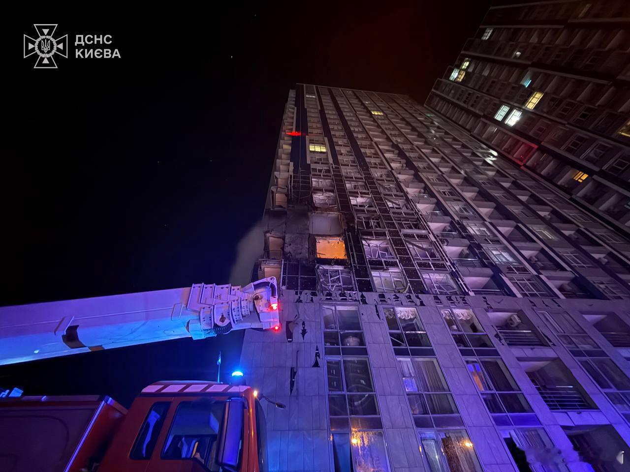 基辅因俄罗斯袭击造成六人死亡、十四人受伤在斯维亚托申斯基区，一栋四层仓库建筑遭袭