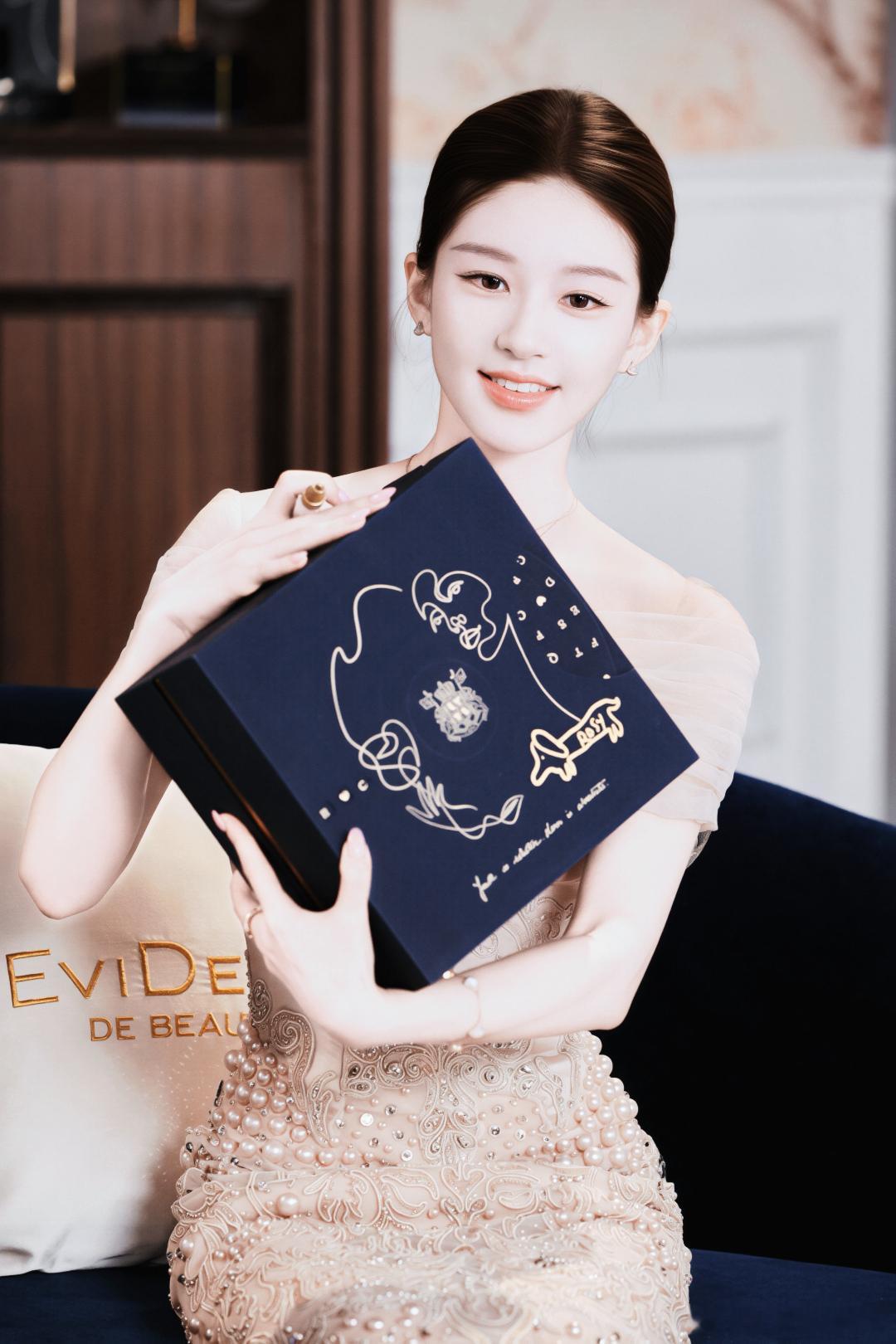 赵露思[超话]zls自然堂洗护发全球代言人赵露思zls赵露思  萌 不止1点ᵔಲ