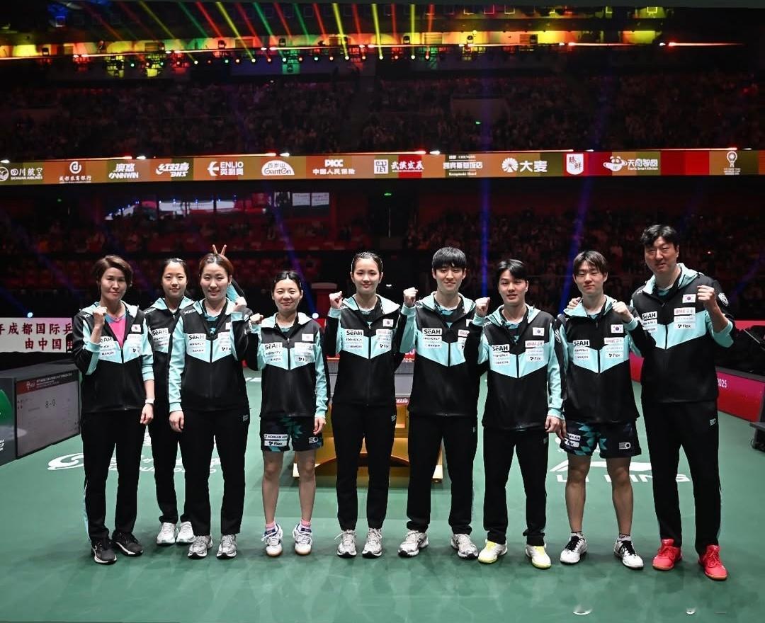 2025成都混合团体世界杯 🇰🇷韩国队赛后合影📸️（申裕斌调皮🐰 