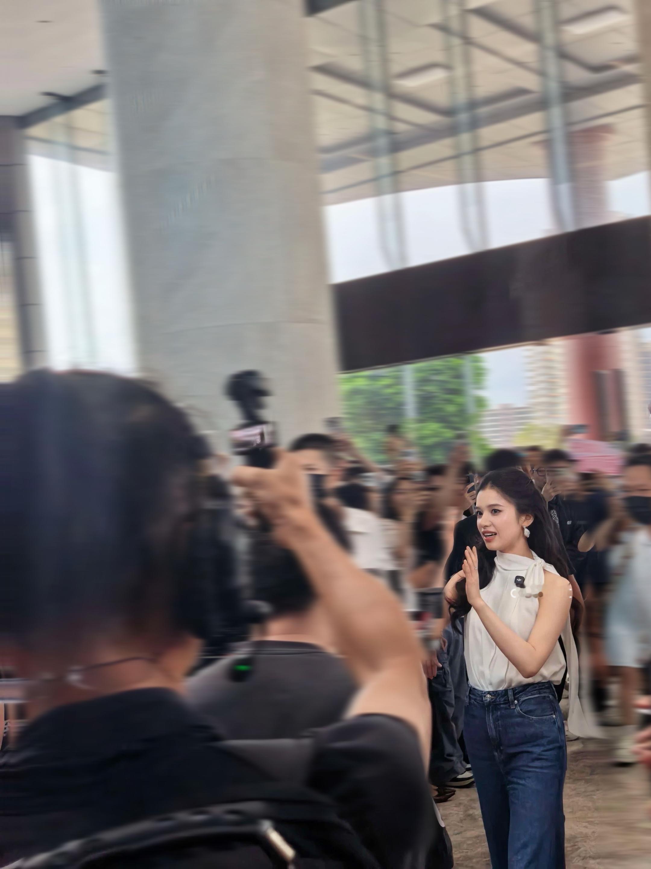 夏威仪  2026.08.13下午我确定我见到了骨母我的手都在抖好美好美😍 