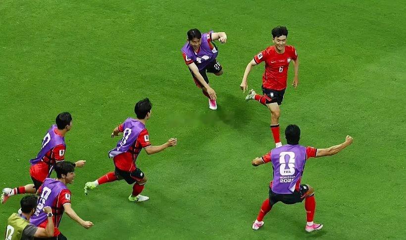 6月12日讯 世界杯A组首轮，韩国以2-1逆转捷克，如愿取得开门红。值得一提的是