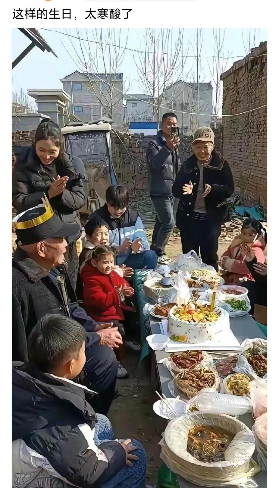 儿孙绕膝，哪里寒酸了？