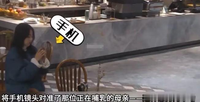宝妈在餐厅掀起衣服喂母乳，隔壁桌女生看到后怒骂：“你这样太不文明了，等下我男朋友