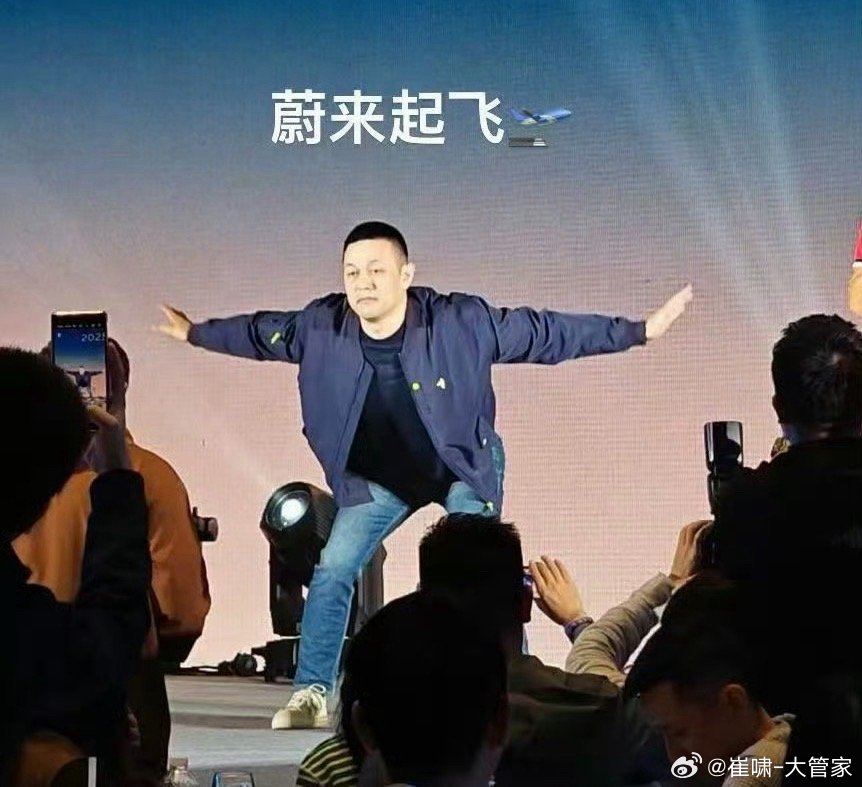 起落架没收前，起落架舱门打开；连翼梢小翼都模仿出来了…斌哥做事真严谨[偷笑] ​