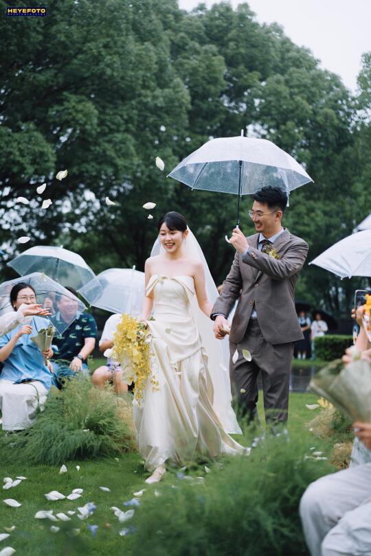 婚礼碰上下雨天🌧️不慌 包好看的！！