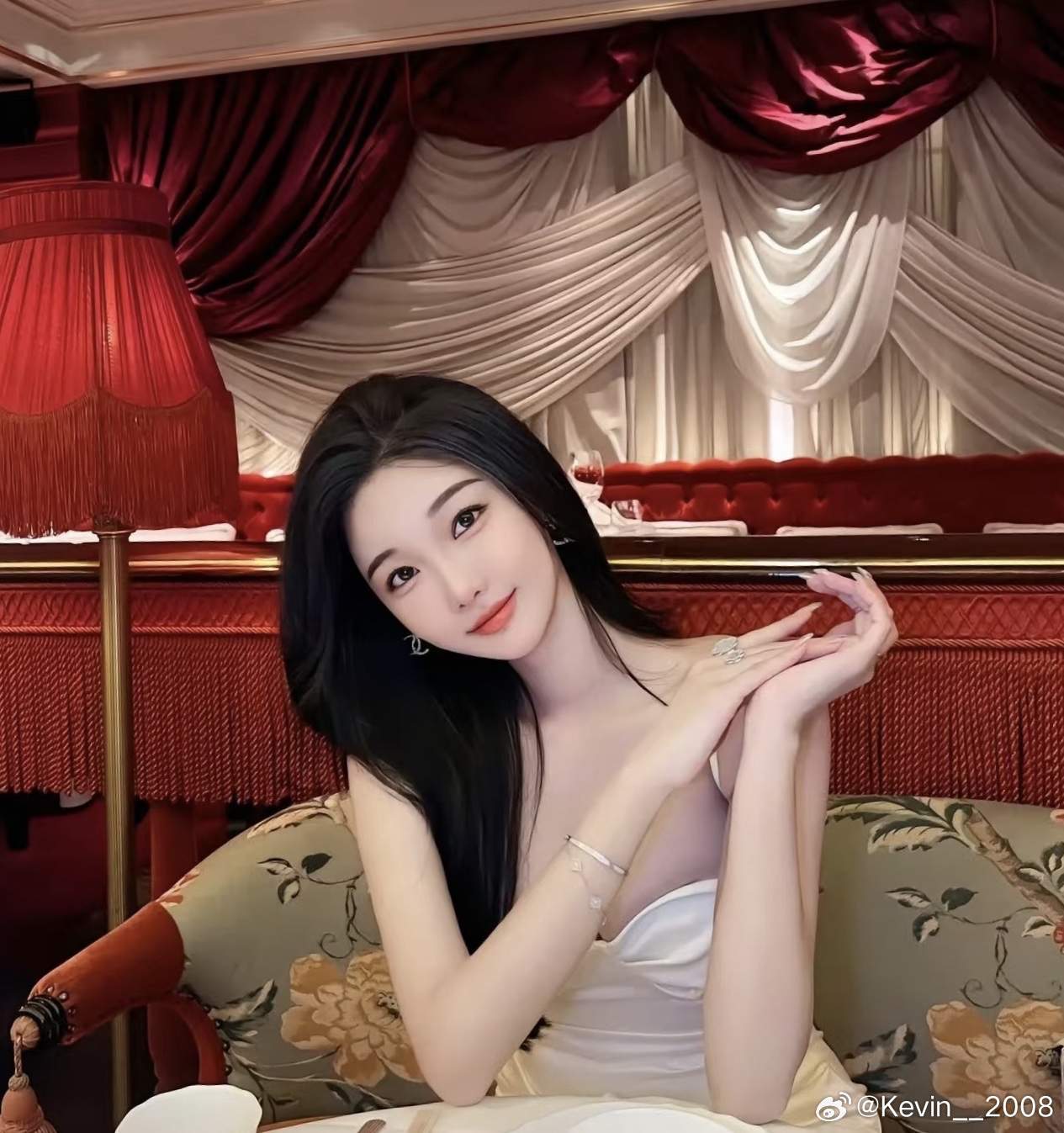 防人之心不可无哪怕是自己最好的朋友，那也要留点心啊！网红雅典娜最可悲的是到死了都
