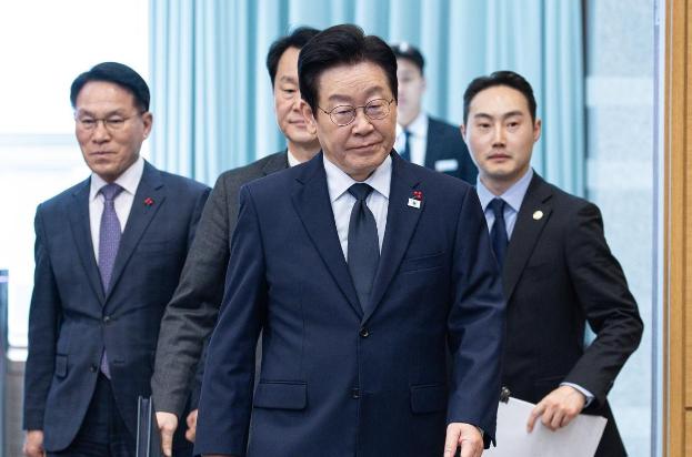 1月4日，一架小型固定翼无人机从韩国仁川起飞，往北飞了三个多小时，穿过朝鲜开城市