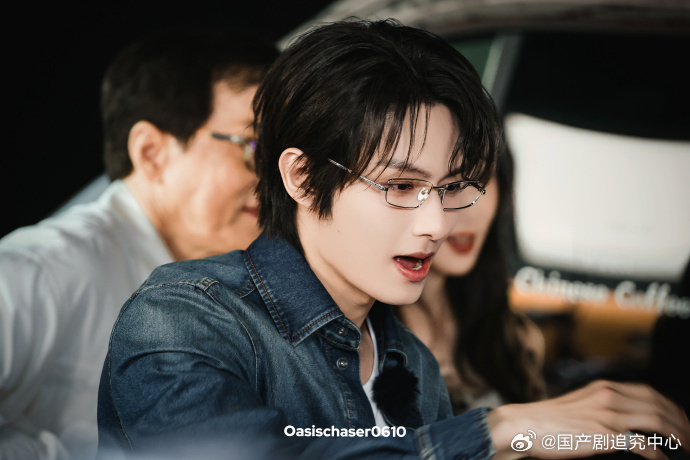 文俊辉成龙比武成龙说未来接班人是文俊辉文俊辉从小就练武术还拿过奖🥋，底子这么硬