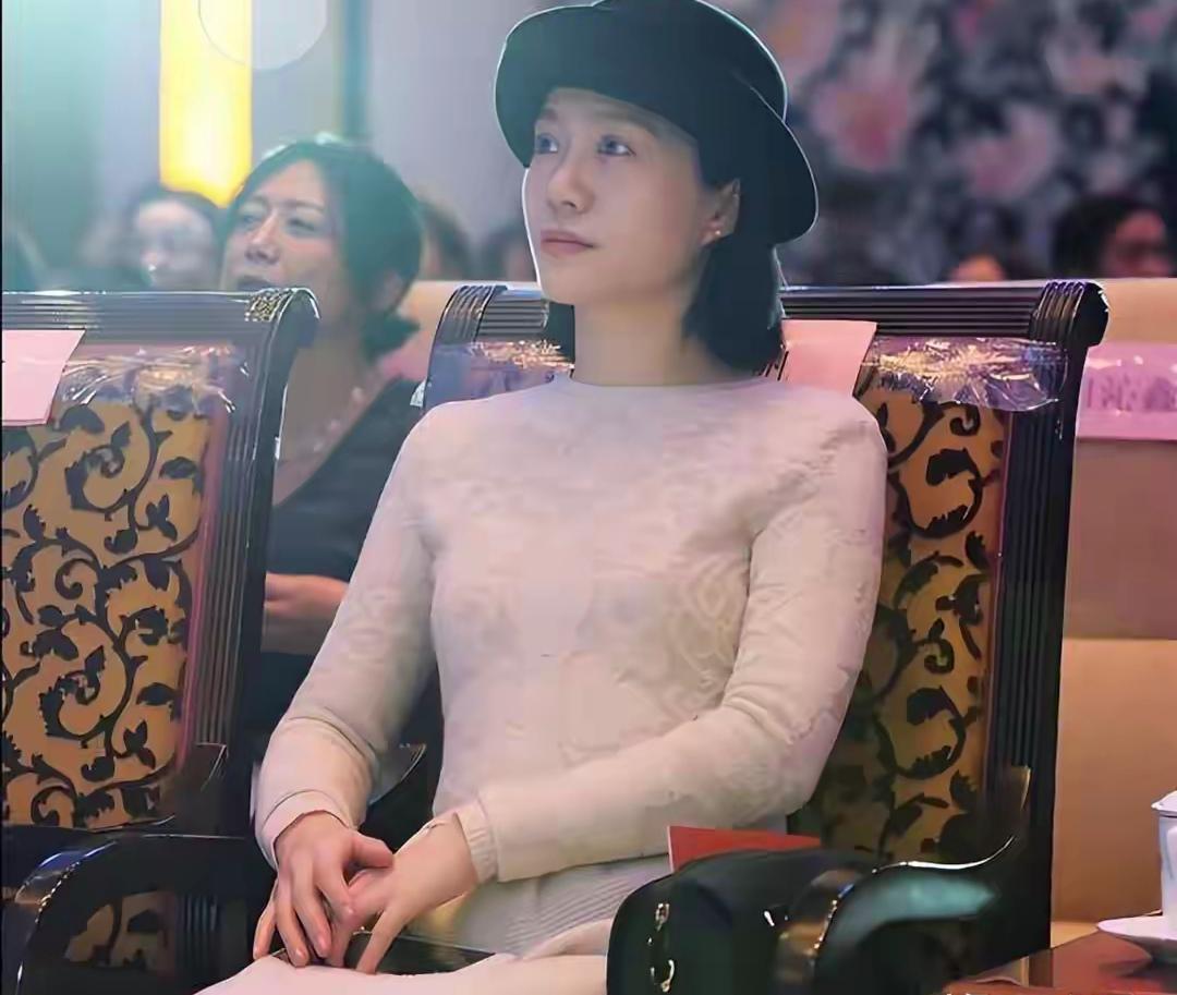 杨振宁去世后，所有人都以为翁帆会消沉，谁知她只用两招让自己口碑飙升，不仅回归大女