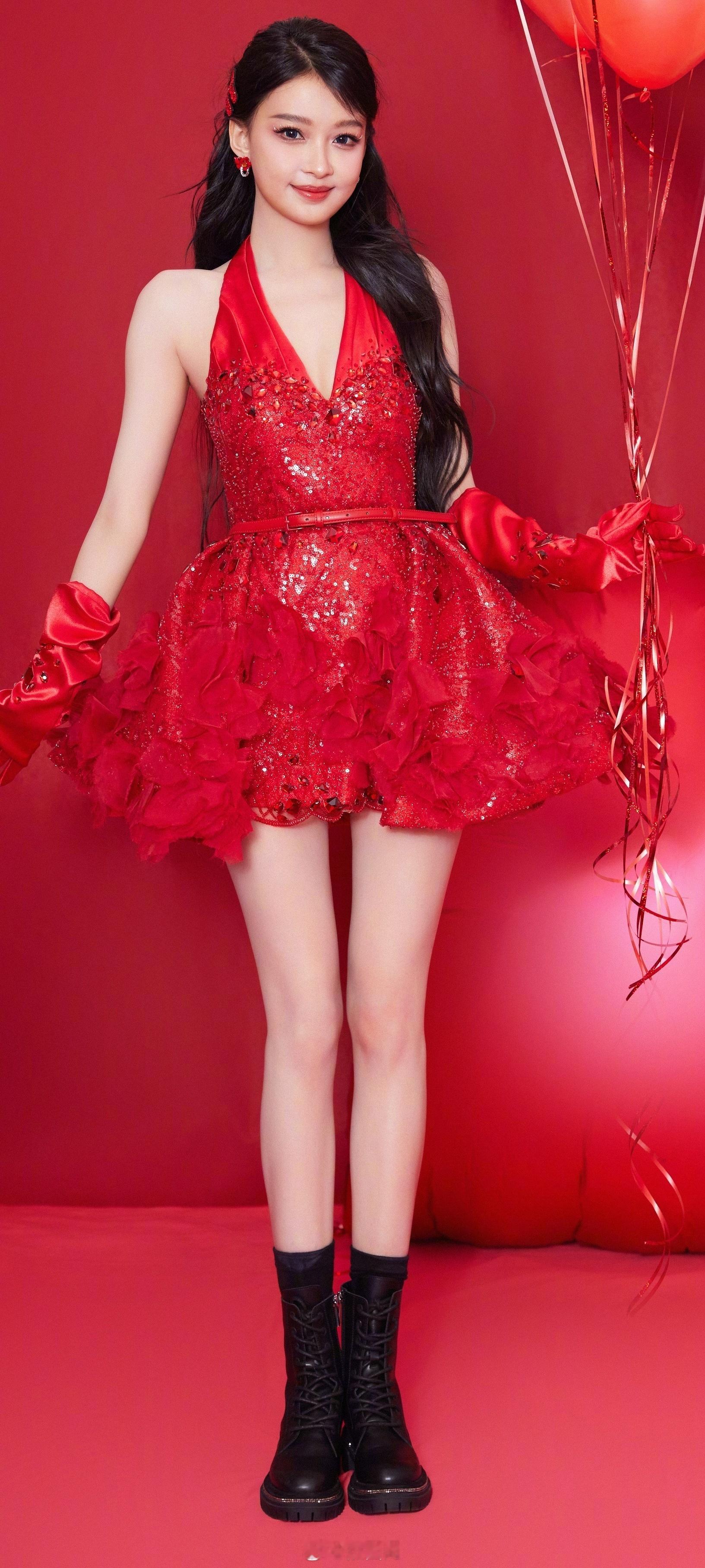 孙怡红裙美腿穿搭壁纸：缕纱倩影，可甜可御。孙怡热图阁公众号 