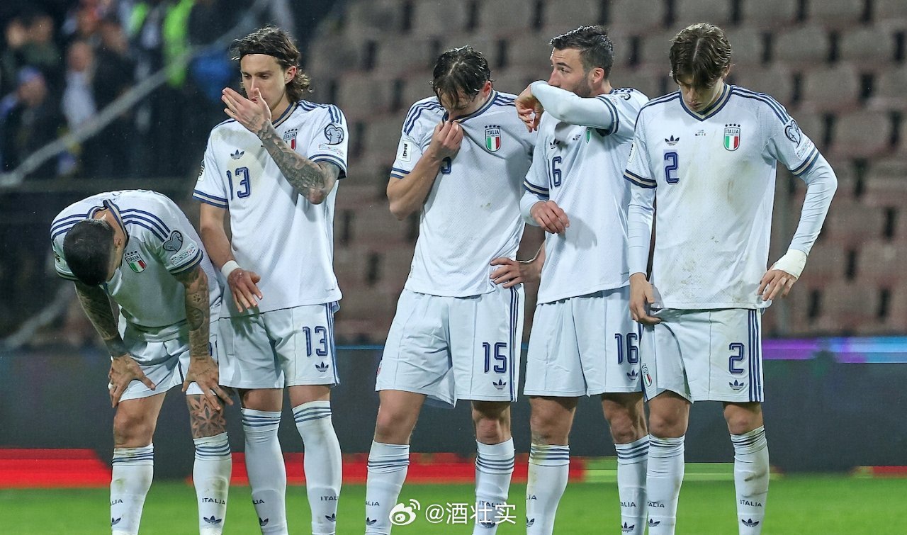 意大利连续3届无缘世界杯 又是一批中年球迷心碎时刻～我记得意大利世界杯球衣好像都