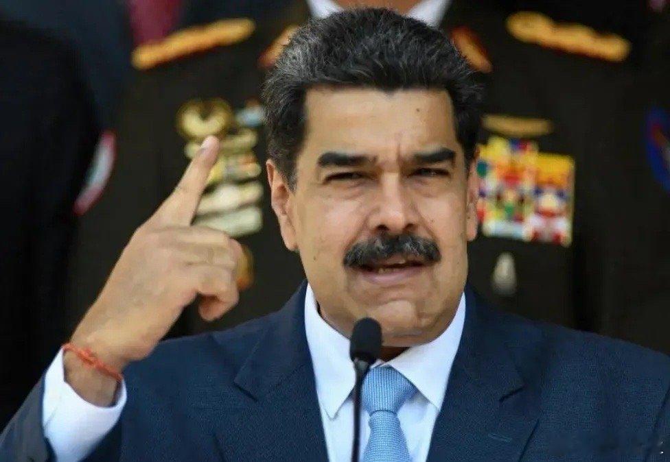 🌙谁也没想到，被美军抓走一个多月的马杜罗，剧情突然迎来大反转。日前，阿根廷突然