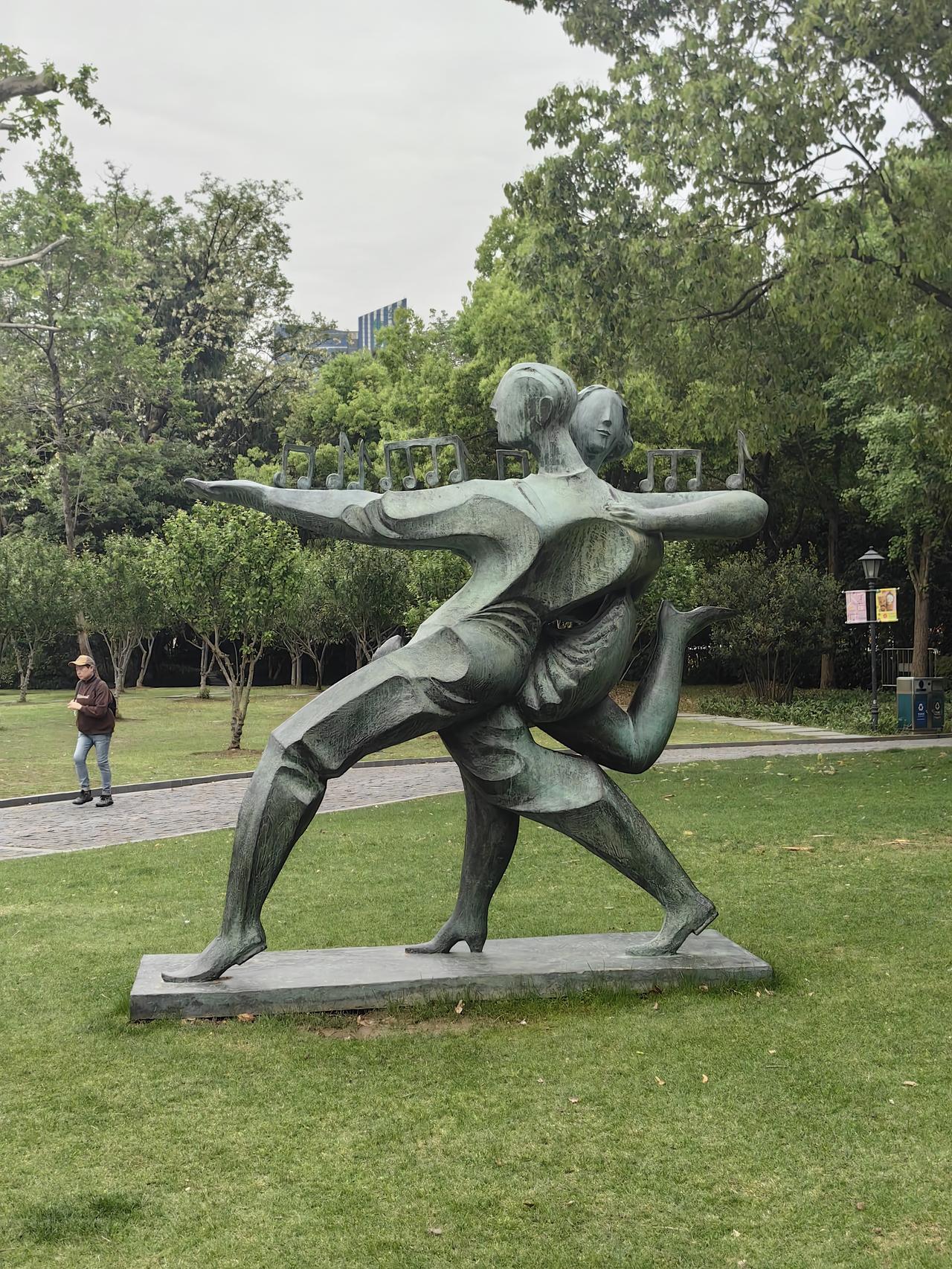 为什么说贵州茅台永远不会成为可口可乐？

    最近网上把贵州茅台和可口可乐作