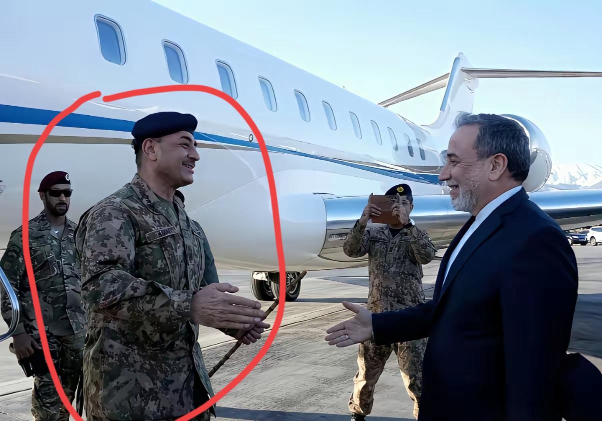 巴基斯坦真的很刚  陆军参谋长穆尼尔率团访问伊朗,这对处于风雨飘摇中的伊朗来说,