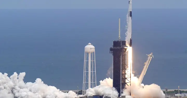 航天 SpaceX准备将第一批全民用航天机组人员送入太空