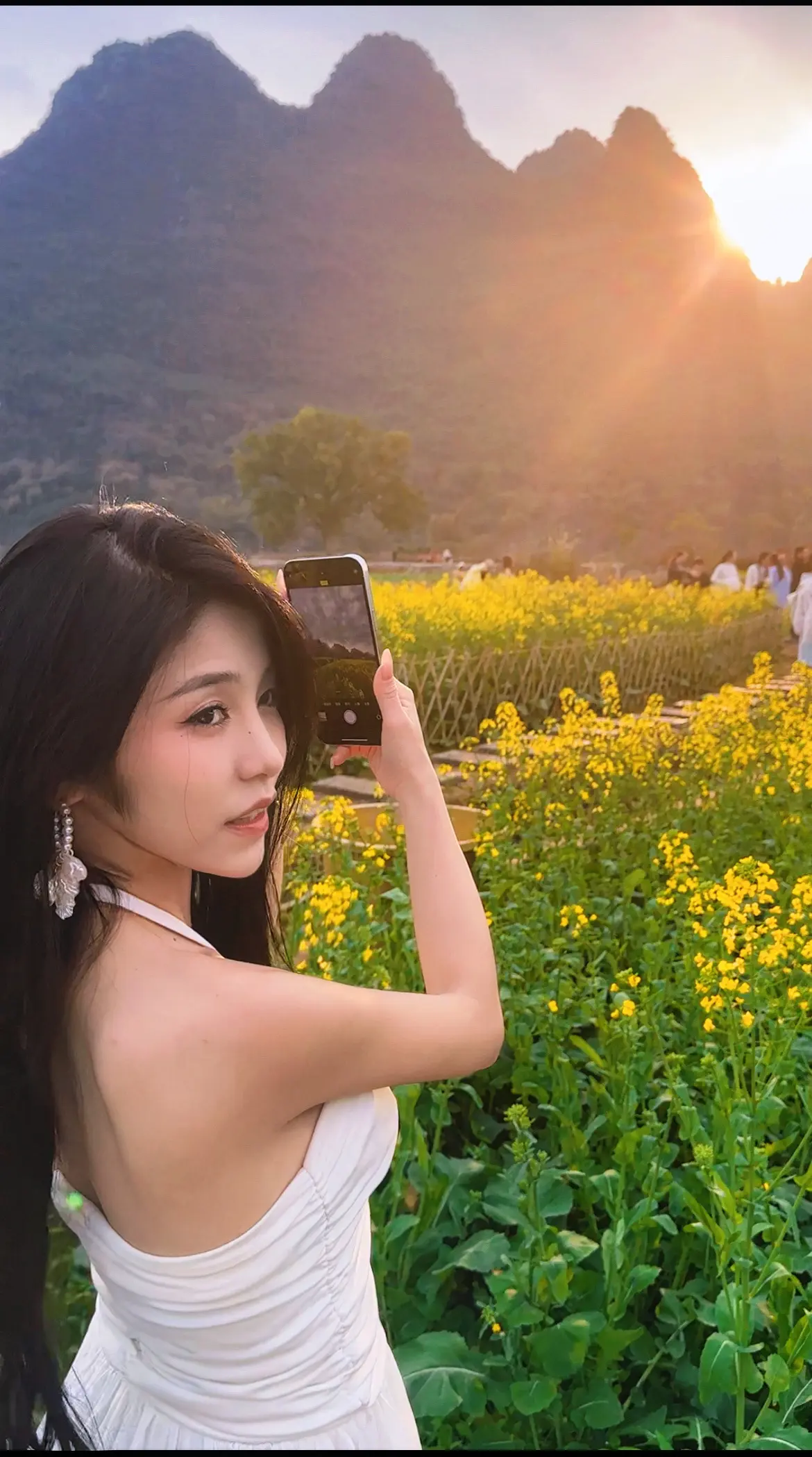 德善呐 剧本不都告诉你了 要选那个光明正大爱你的人